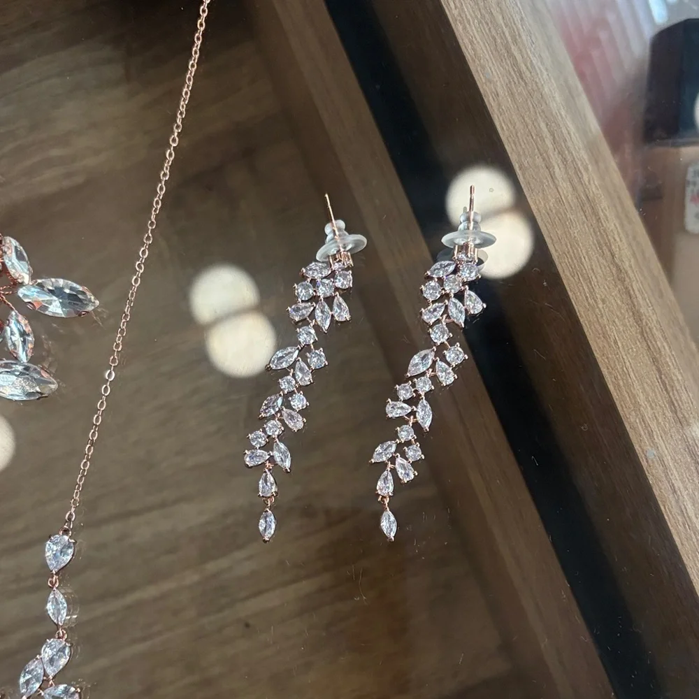 Rose Gold Accessory Set - Picture 3 of 6